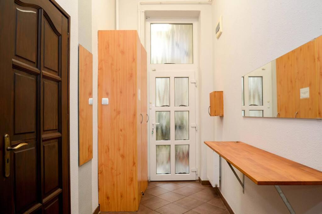 Famous Kiraly Street At Large 3Br 10Ppl @ Central Budapest Luaran gambar