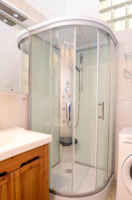 Famous Kiraly Street At Large 3Br 10Ppl @ Central Budapest Luaran gambar
