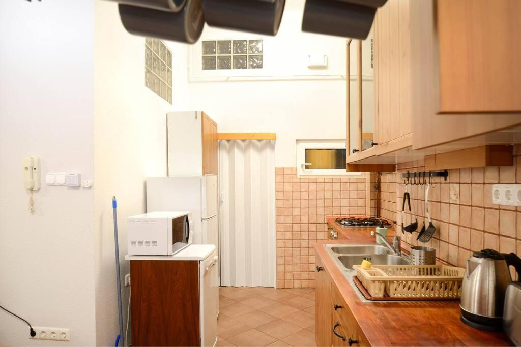 Famous Kiraly Street At Large 3Br 10Ppl @ Central Budapest Luaran gambar